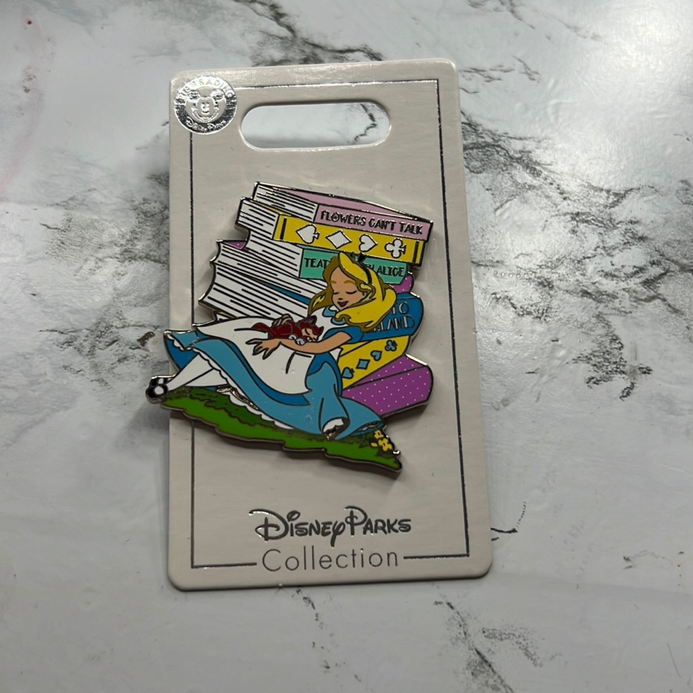 Disney parks collection Alice in Wonderland pin